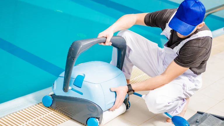 SOLAR POOL VACUUM CLEANER