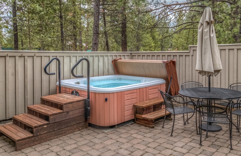 3 Best Hot Tub Cover Lifter Types To Make Your Life Easier