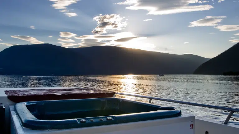 hot tub boat seattle