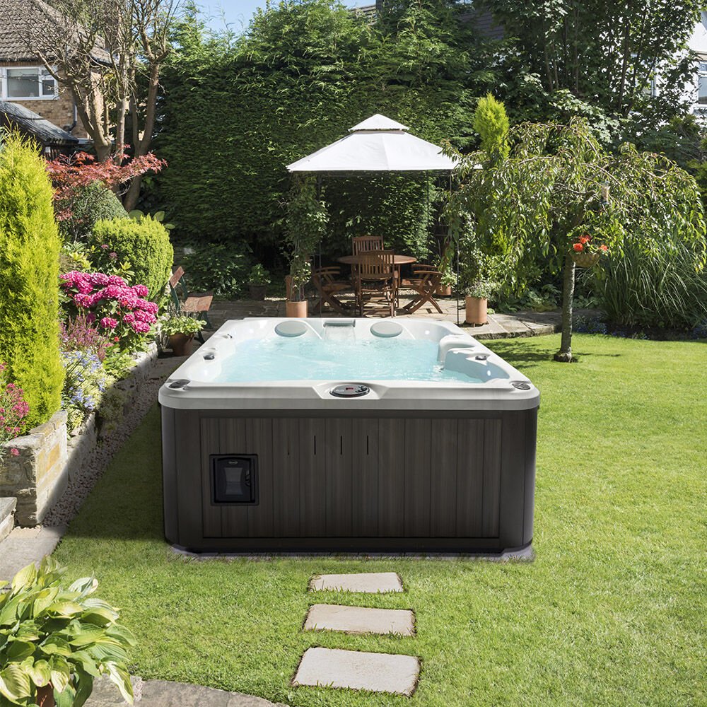 7 Seat Hot Tub Installed on the White House Lawn