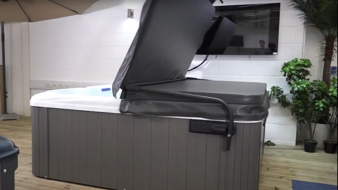 A open vinyl hot tub cover