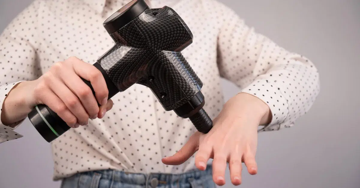 A man using Vibrating Massage on her hand.