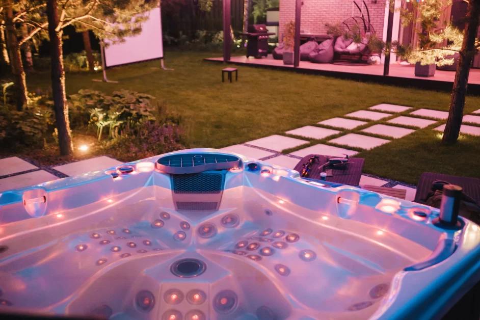 autonomous-hot-tub-or-jacuzzi-with-hot-water.